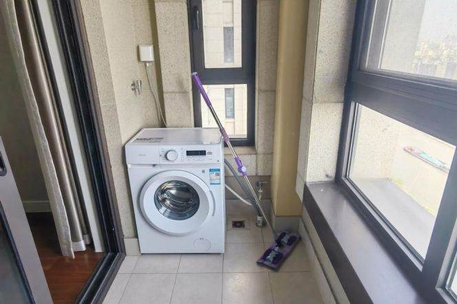 High Quality compound 1 br in PuDong with River view. easy to L6/13 DongMing Rd st.