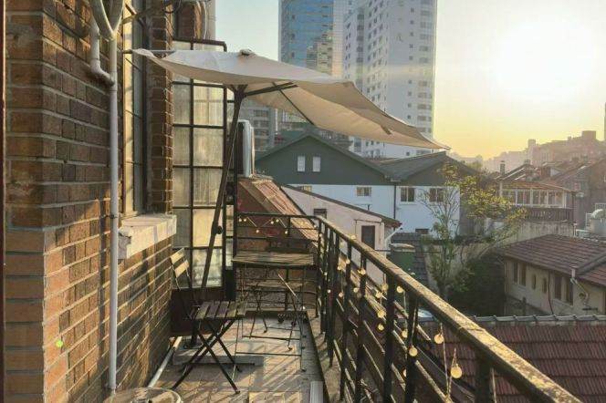 Great Value- Shanghai Style Apt- West Nanjing Road CBD- Spacious- Large Balcony 