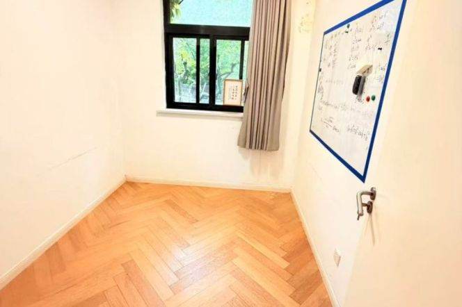 Elegant 3br/2bt Flat with open Balcony in Yongjia Road