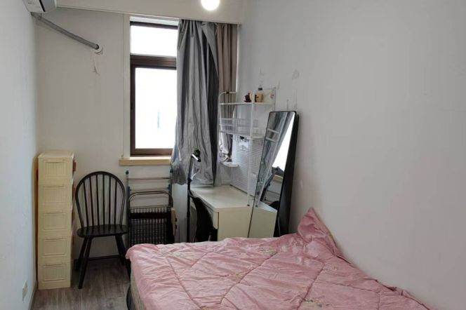 Cozy room 1 stop to Jiaotong university / Zhongshan park /jiangsu Lu 