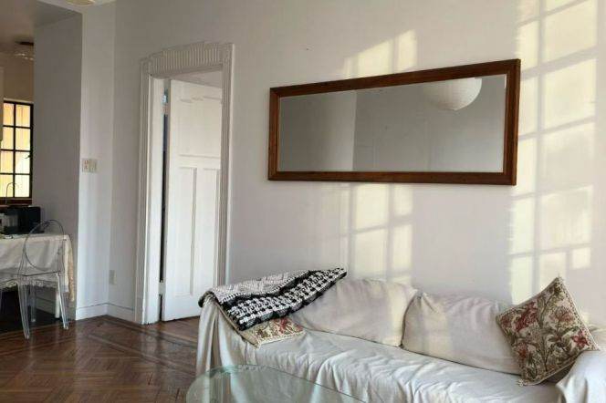 Great Value- Shanghai Style Apt- West Nanjing Road CBD- Spacious- Large Balcony 