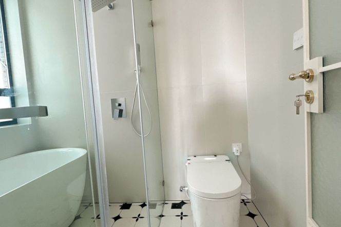 modern big 3brs floor heating modern furniture near Xujiahui line 1,9,11 only 26K