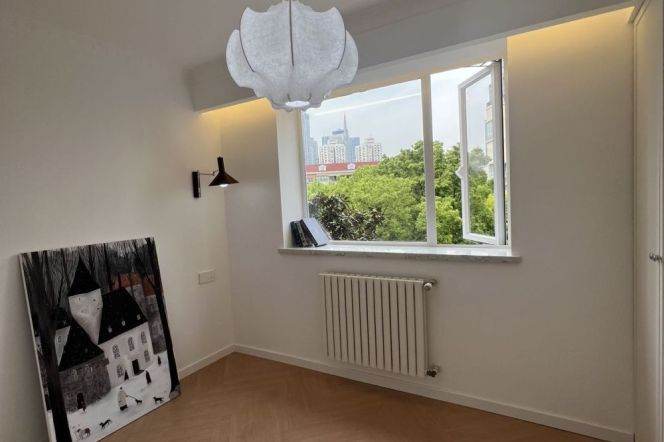 Well Renovated 3BR 2BA Residence w/Balcony+Heating, Lujiazui