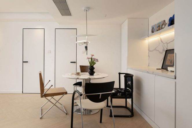  Large Garden Cozy 2BR in Central Xujiahui Floor-to-Ceiling Windows, Central AC & Floor Heating