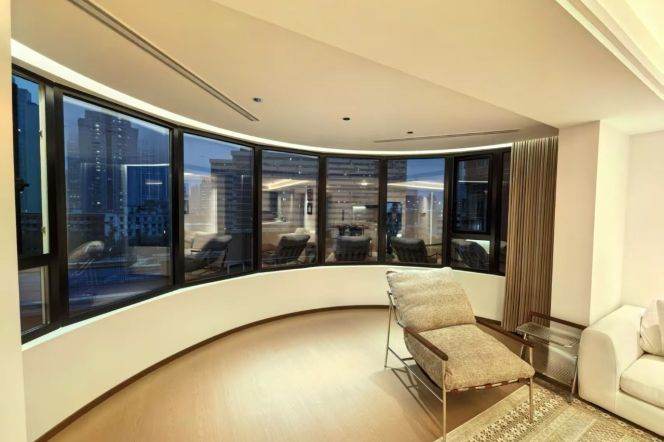 Brand New Renovated 4BR with Balcony Minutes to People’s Square Metro & Fixed Parking Available