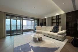 Bright High-end Residence with Balcony Spacious 3-Bedroom