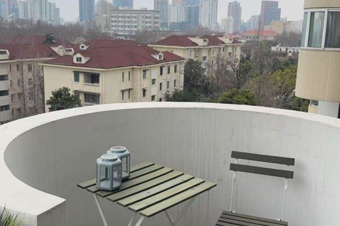   High-floor Spacious 3BR | Shanghai  library , Balcony + Metro Closeby, Floor Heating & Central AC