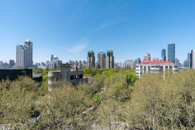 Elegant 3BR  Apartment Near Hengshan Road, Private Balcony & Open Kitchen