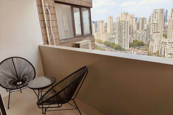 International Plaza — High-Floor 3BR with Pearl Tower View — 21,406RMB