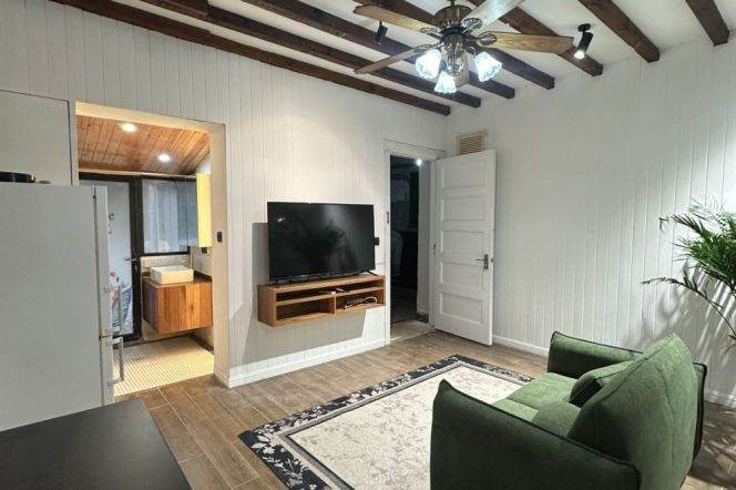 Changle Road - Line 2/7/14 Jing’an Temple - courtyard- first time for rent