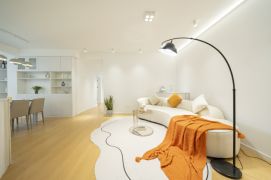 3 Brs, 2 Baths, Floor heating/Central ac/Oven, 150 sqm @ Xujiahui station L1,9&11