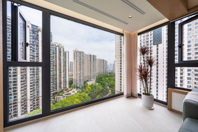 SuZhou Creek view 3BR 2BTH w/ Floor Heating nr ZhongTan Road M3/4