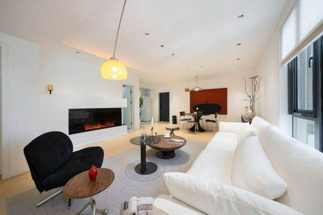 3 Brs, 2 Baths with Central ac, Oven, High rise building, 130 sqm @ Damuqiao metro L4&12