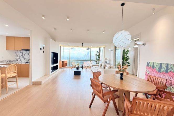 Spacious 3+1BR 200m² Residence with Panoramic Century Park Views