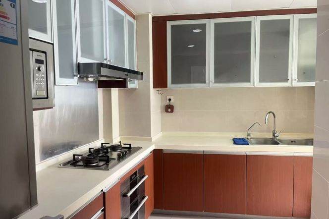Modern compound,2Br,next to Zhong Shan Park station,L2,3,4