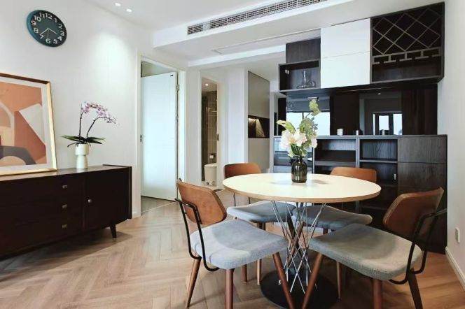 Changping Rd /2br2bt/central AC/floor heat/oven/free club/tennis court/pool