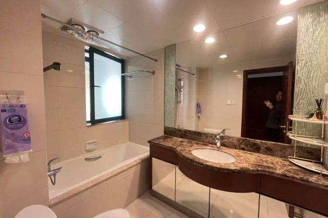 Modern compound,2Br,next to Zhong Shan Park station,L2,3,4