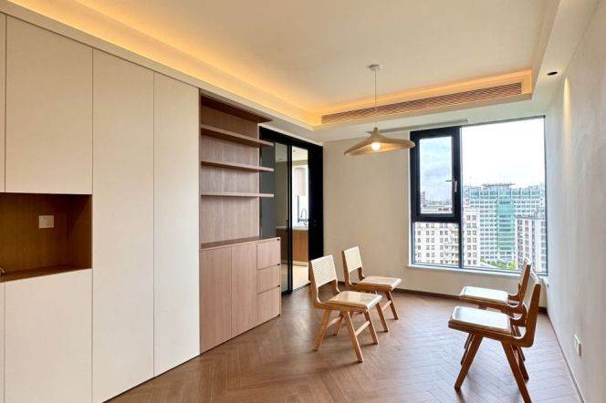 Spacious 3BR in Gubei | Panoramic View Floor-to-Ceiling Windows, Central AC & Floor Heating