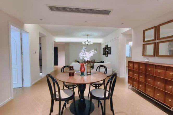 3 Brs, 2 Baths, Central ac/Oven, 140 sqm, High rise building @ Zhaojiabang metro L7&9