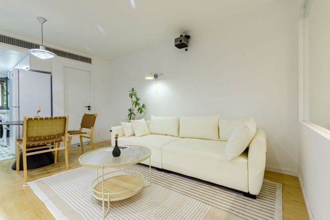 West yan'an rd/modern 1br 1lr/central AC/oven/bright room,@L3/4