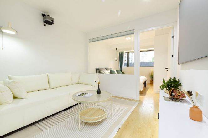 West yan'an rd/modern 1br 1lr/central AC/oven/bright room,@L3/4