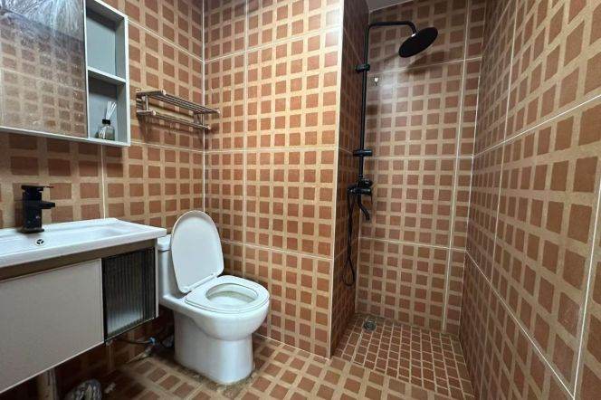 Everbright Convention Center — Sunny High-Floor Studio — 3,800 RMB