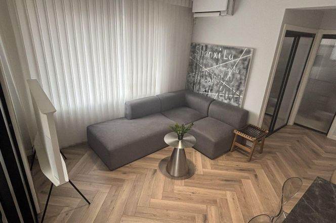 Modern 1 br of the Nice compound in Jing'an ,3 mins walking to L 13/14 WuNing Rd St.