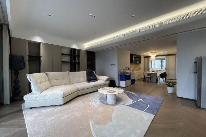 Bright High-end Residence with Balcony Spacious 3-Bedroom