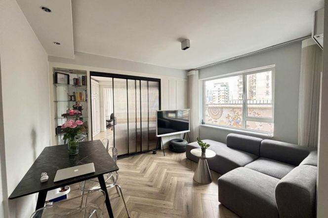 Modern 1 br of the Nice compound in Jing'an ,3 mins walking to L 13/14 WuNing Rd St.