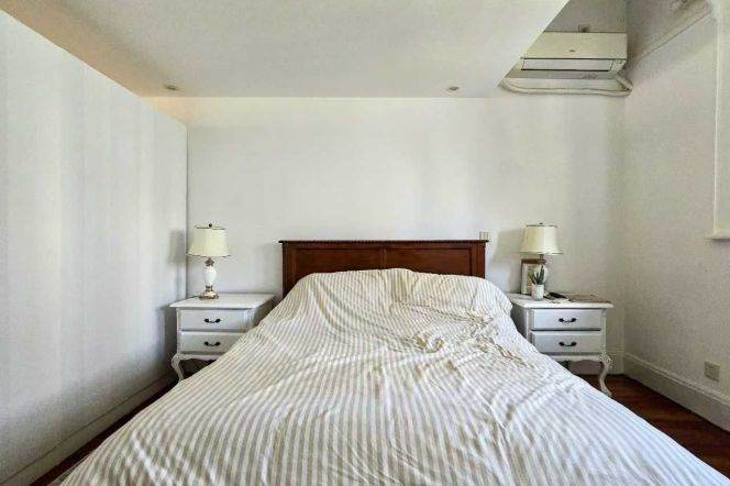 West Nanjing Rd Station 4Br/3Bath with Terrace Line2/12/13