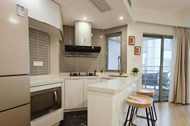 1 br near L2/L11 jiangsu rd station+elevator