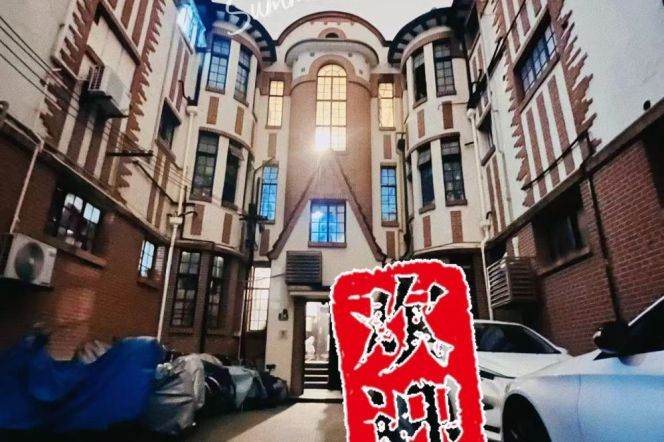 Iconic Plane Tree Area | Clement Apartments | Private Room with Ensuite Bathroom