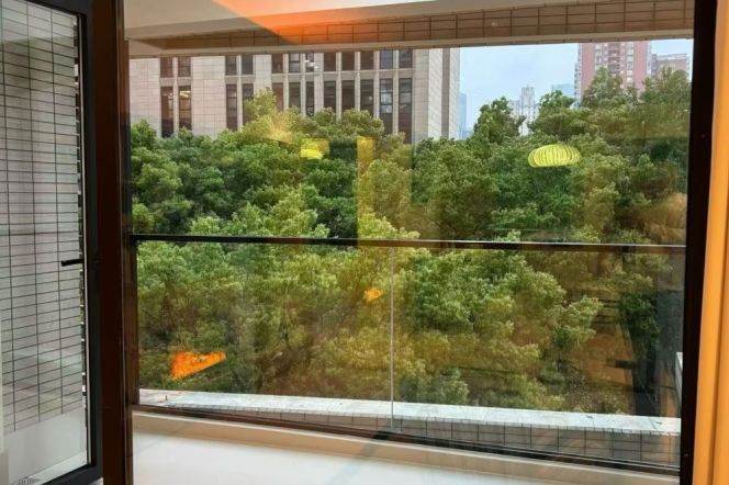 Changping Rd metro/2br1br/central AC/floor heat/dishwasher/oven/outdoor balcony
