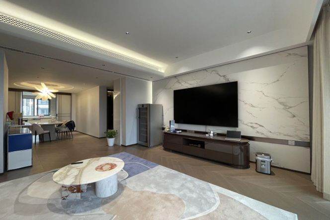 Bright High-end Residence with Balcony Spacious 3-Bedroom