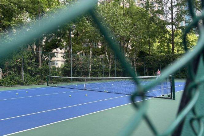 Modern 1 br of the Nice compound in Jing'an ,3 mins walking to L 13/14 WuNing Rd St.