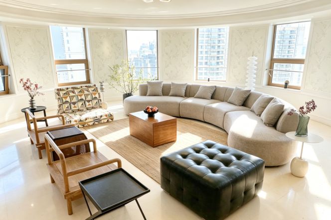 London Plaza high-rise bright and sunshine nice view big living room 3br plus outside balcony