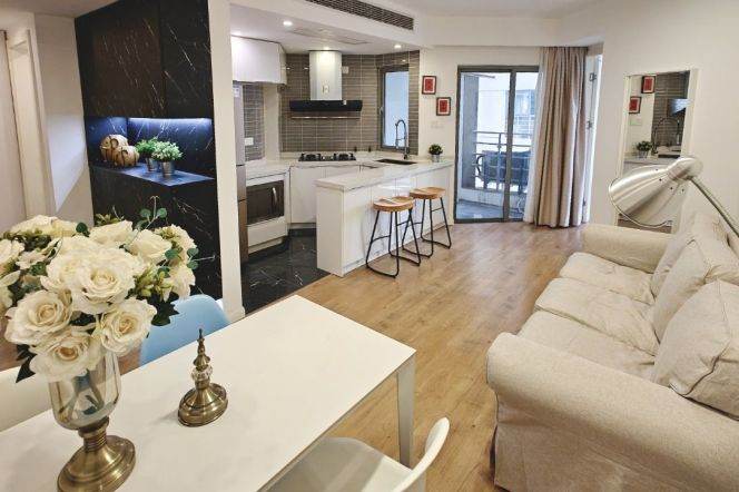 1 br near L2/L11 jiangsu rd station+elevator