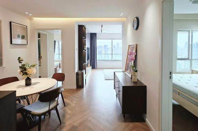 Changping Rd /2br2bt/central AC/floor heat/oven/free club/tennis court/pool