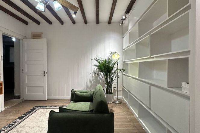 Changle Road - Line 2/7/14 Jing’an Temple - courtyard- first time for rent