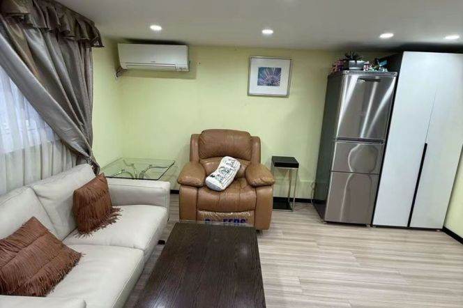 Lovely comfortable  1BR duplex  lane-house next to iapm   