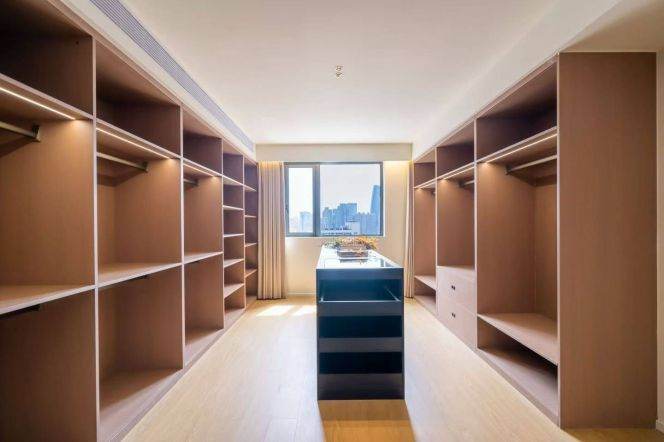Brand new/spacious 1BR 2LR/High floor/122 sqm/bright room,Jiangsu rd@L11/2