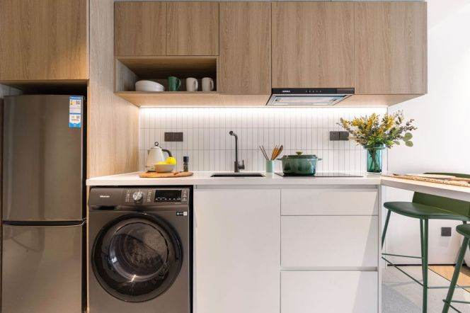Yangpu deluxe 1br, super internal spacious, available at middle May, metro line 10/18 to Wujiaochang
