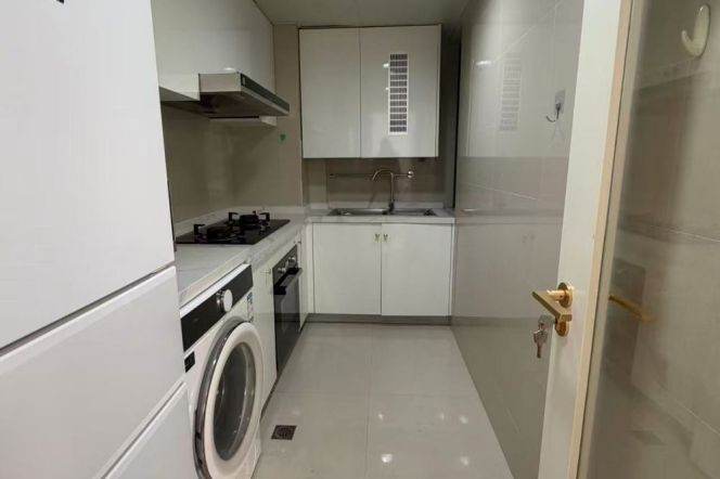 2Bedrooms with big terrance Near 'ZhongShan park'
