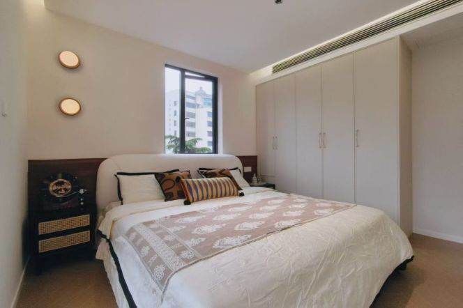 3 Brs, 2 Baths, Central ac/Oven, 140 sqm, High rise building @ Zhaojiabang metro L7&9