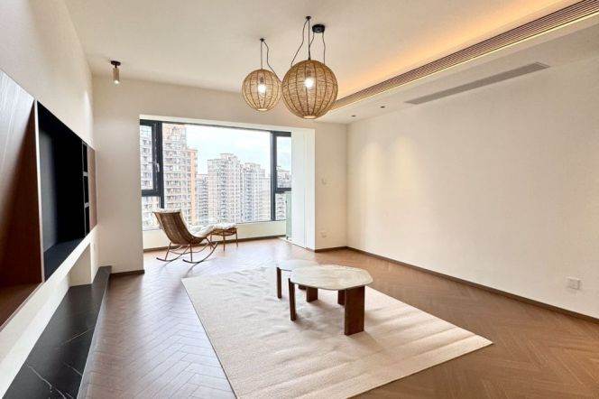 Spacious 3BR in Gubei | Panoramic View Floor-to-Ceiling Windows, Central AC & Floor Heating