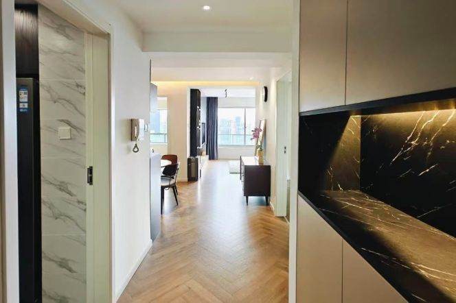 Changping Rd /2br2bt/central AC/floor heat/oven/free club/tennis court/pool