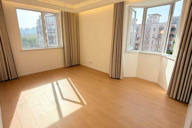 Well-lit, 2Br 100Sqm Elevator, Zhongshan park, L2/3/4