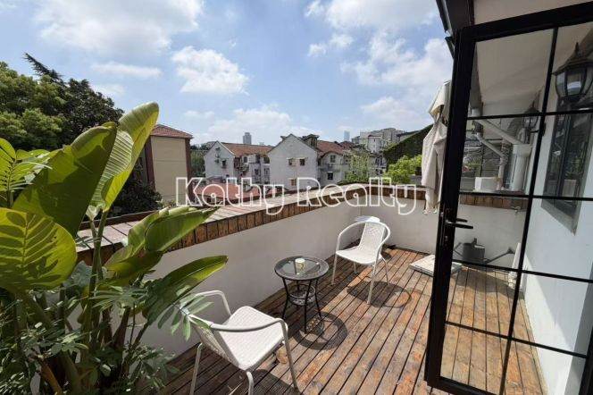 Lovely bright APT+ Roof terrace Fuxing Rd 7.3k