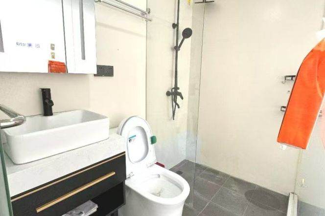 Zhaojiabang rd 2BR 2BATH with garden