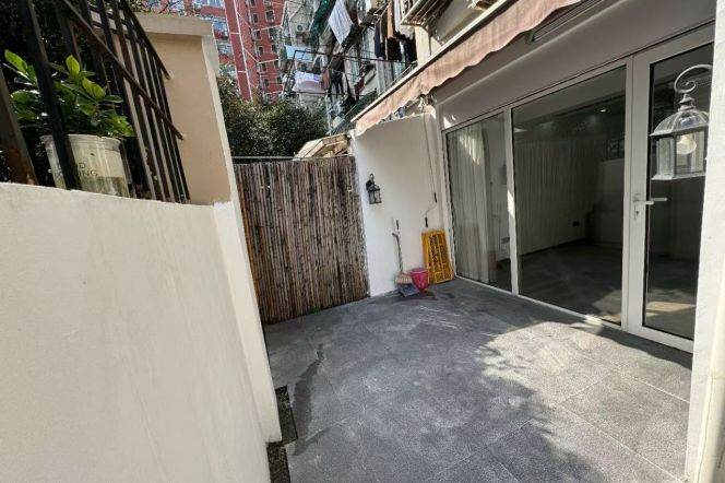 2 Brs, 2 Baths with Yard/Wall heating/Oven, 90 sqm @ Jiashan metro L9&12